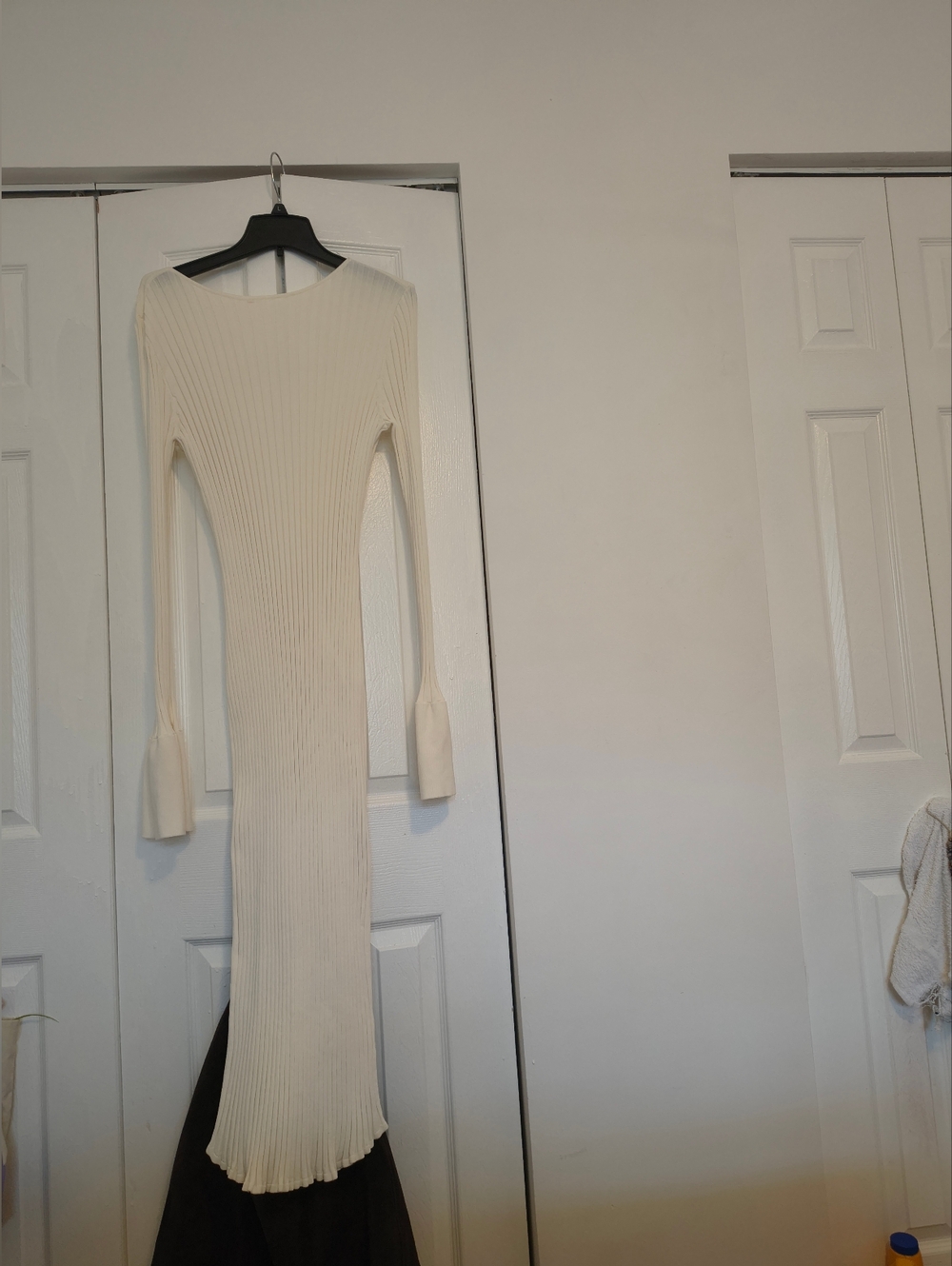 Cream Ribbed Long-Sleeve Midi Dress with Flared Cuffs